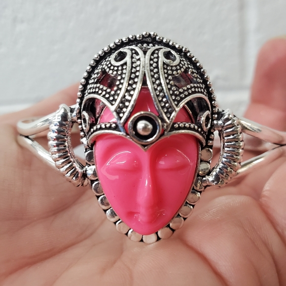 New Carved Agate Goddess Face 925 Silver Cuff Bracelet. - Picture 2 of 8